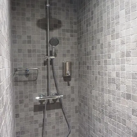 Au Quai Des Pecheurs *