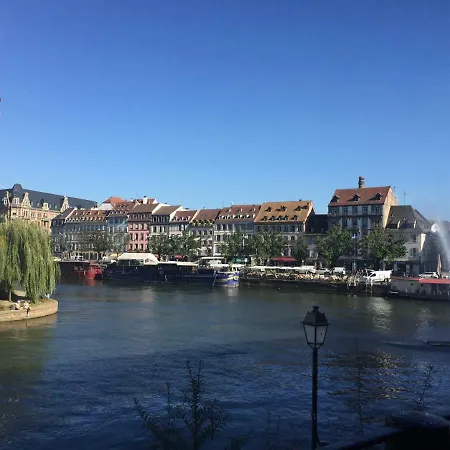 Au Quai Des Pecheurs Estrasburgo